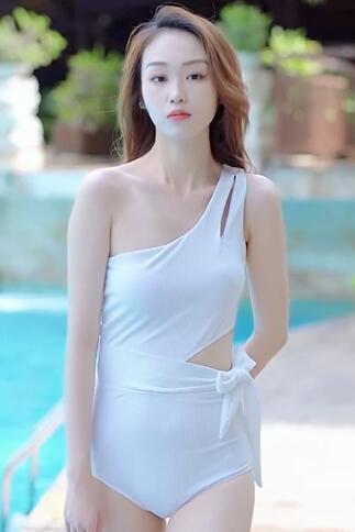 对视吧,毕竟你的眼神不会撒谎 美女坏女人