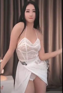 不知道美女主播跳的是什么舞蹈