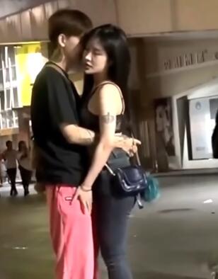 真是离了个大谱(这对情侣)