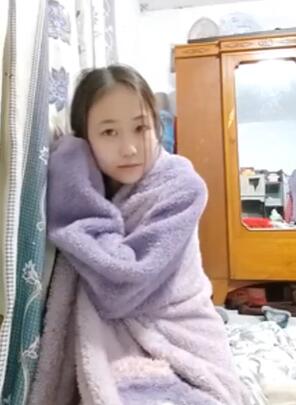 3月最新下海 18岁嫩妹萝莉超级嫩