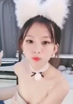 气质美女米拉振动棒磨自己玩