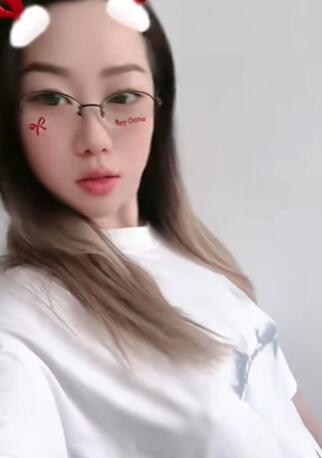 ��Ů���ֱ������˹Թ�