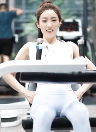 不戴口罩的马卉老师来咯,兄弟们准备好了吗