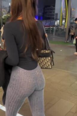 ���Ļ�ɫ��������Ů