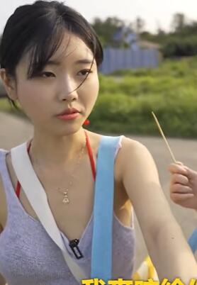 带着模特朋友去桃园海边喝高粱酒去