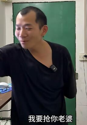 深圳一男子在出租屋内戒色240天练绝世神功