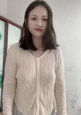 很久以前买的衣服刚穿