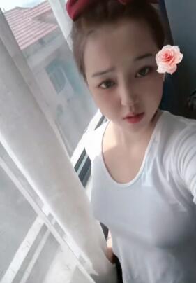 妹子好久没见过太阳了