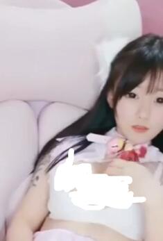 极品露脸05年下海学妹项圈女大秀