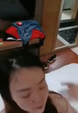 乖巧的小少妇露脸趴在小哥胯下温柔