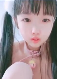 一脸呆萌清纯18萝莉双马尾