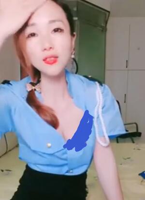 女警情趣制服黑丝美腿大战网友