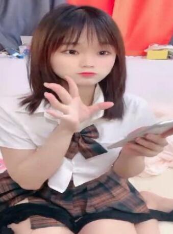 JK装卡哇伊学生妹娇小身材黑丝袜萝莉