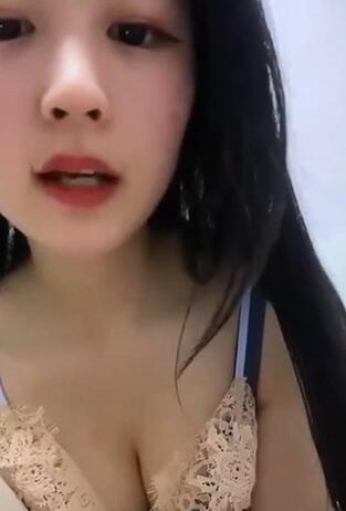 00后学生妹清纯甜美校花