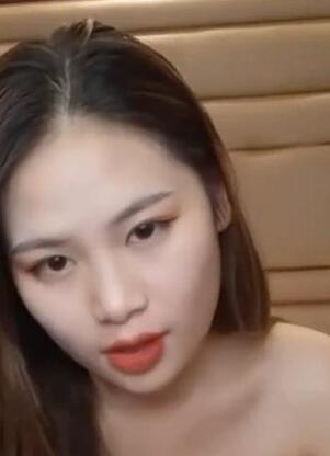 小姐姐在宿舍内跟小哥哥全程露脸