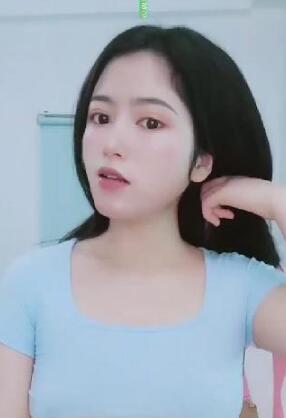 小雪在等你清纯甜美顶级肥臀撩起裙子