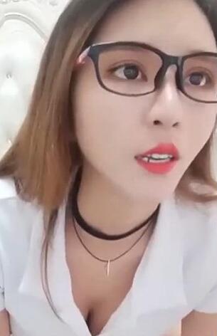 超级女神级别的女友和小胡渣男友