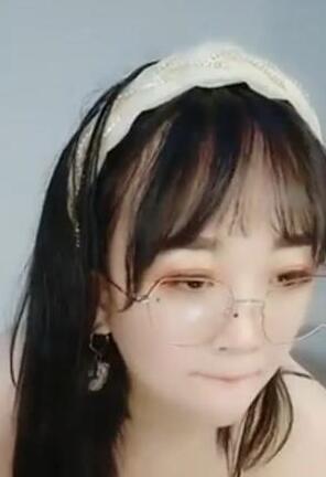 三通美嫩模露脸丝袜高跟小少妇