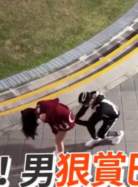 男友赏她一巴掌,再补一剂☞ 千年杀