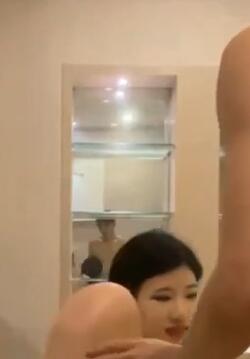 老牛酒店约酒吧上班的兼职妹