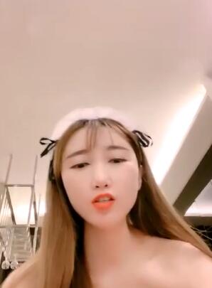 9分颜值极品美女全身粉嫩外表甜美单腿丝袜