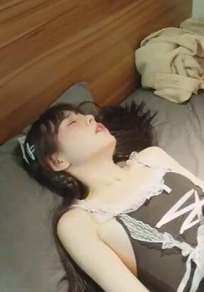 可爱女神黑丝女仆