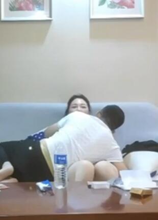 网约良家人妻宾馆通奸偷情