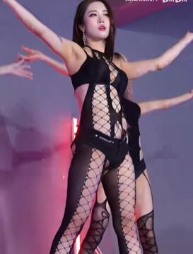 跳跳神 有一位大长腿姐姐在等你