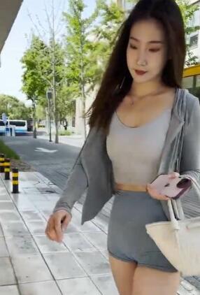 ���Ľ����٤�̿� �Ը���ɫ�ȿ���Ů����������