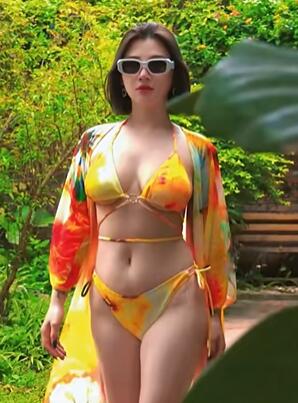 MAX ASIA - 比基尼系列试穿