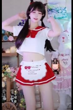 ¼����Ů����һ���׺�Ů��װֱ��