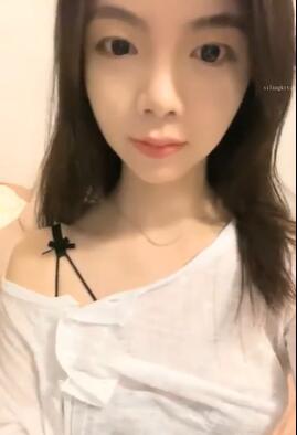 气美女店主也兼职新人【宝宝鱼】发快递的间隙给兄弟们看看