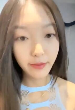 大二校花女神【清纯学妹啦】下午场的电影没有别人包场了