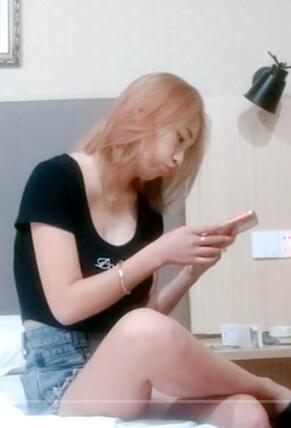 技校妹妹爆炸身材金发妹细腰极品