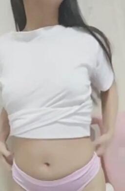 这妹妹的鲍也太水嫩了看起来品尝起来也不错