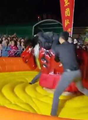 ������ת��ţһ����һ���Ⱦ������ӵ����������ӱ�ĥ��û��