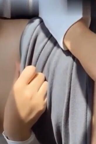 高冷白领公司楼下的停车场最适合车震办公室高冷女神