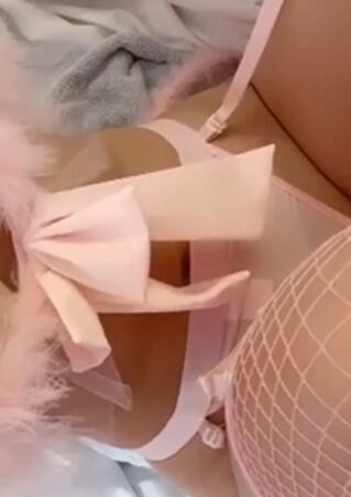 顶级小姐姐情趣内衣粉色渔网袜