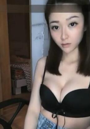 新人牛仔裤妹子穿上情趣近距离特写快速