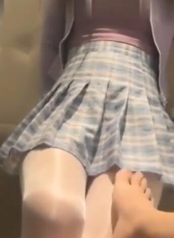 放暑假的小学妹反差惊人青春活力极品玲珑身段