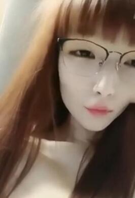 不知名三线模特和闺蜜壹起网约个害羞小哥开好房